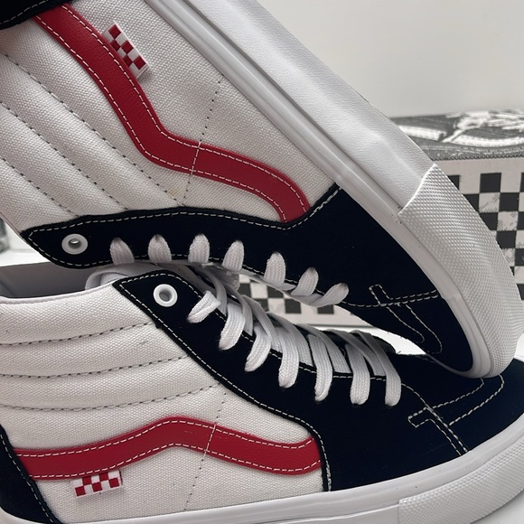 Vans WMNS Skate Sk8-Hi
Athletic Black/Red
VN0A5FCC458 Sneakers - Picture 15 of 16